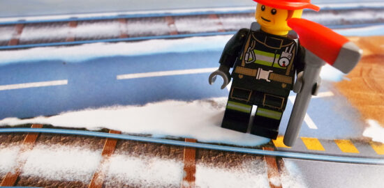 14日目（12/14）のレゴ・アドベントカレンダー2021は「工事をするボブ」。
