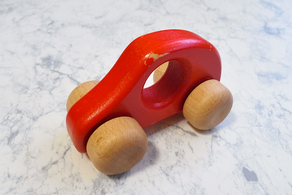 子どもの木製おもちゃ　車　クルマ